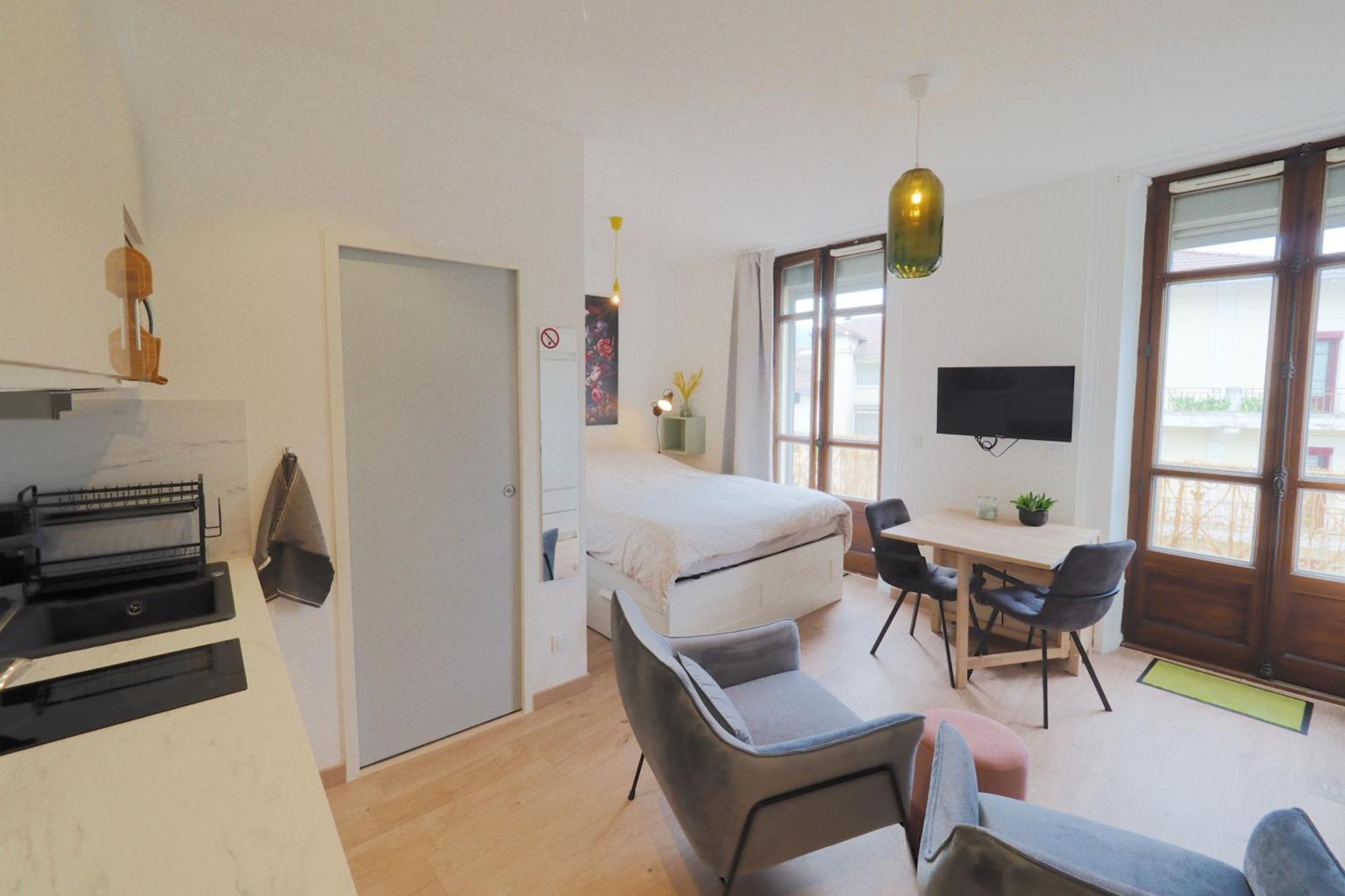 Studio Refait A Neuf En Hypercentre Avec Balcon Aix-les-Bains Exterior foto